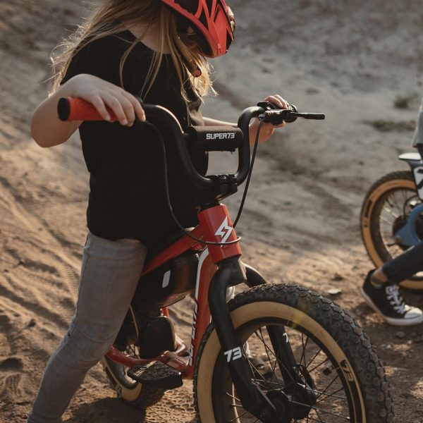 SUPER73_K1D_BigTroubleHandlebar_920-00018_Lifestyle_01_1080x1080_ae96b650-1b01-425c-95b2-e4288aa7aa73