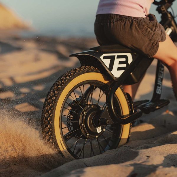 SUPER73_K1D_HexTire_155-00015_Lifestyle_02_1080x1080_81f98a9a-b289-44dd-8c1e-60c41550e354