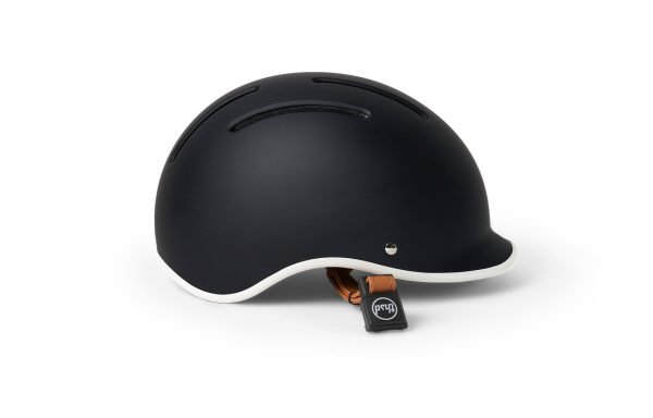 ThsdJR-helmet-carbonblack-1_a9a76a3d-228d-469b-a24c-34878a52541a