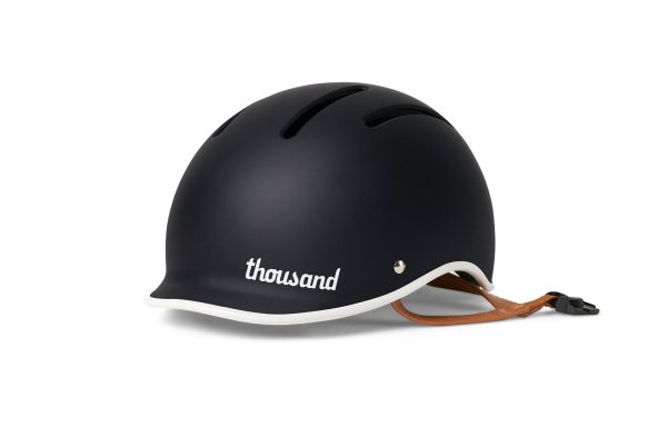 ThsdJR-helmet-carbonblack-2_a798d412-62c6-4266-bf5d-dfd17de4a319