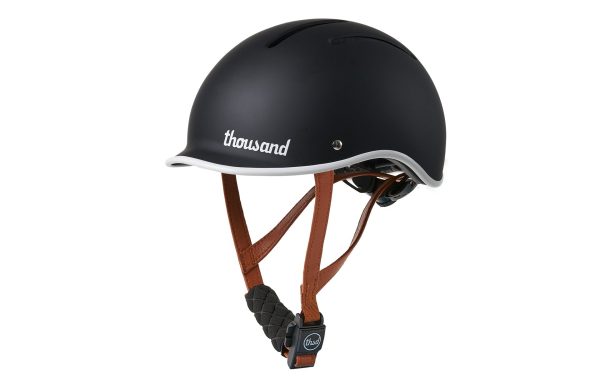 ThsdJR-helmet-carbonblack-5_a503d953-abc4-4cb9-bb5d-dfb66401fd69